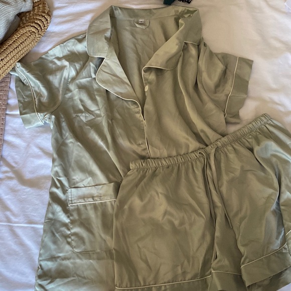 Silk pj set only worn once - Picture 1 of 1